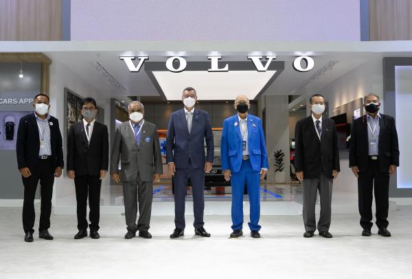 วอลโว่ คาร์ เปิดตัวรุ่นอัพเกรด Volvo XC60 Recharge Plug-in Hybrid เป็นครั้งแรก พร้อมนำเสนอรถยนต์พลังงานไฟฟ้า 100% และรถยนต์รุ่น Recharge Plug-in Hybrid 