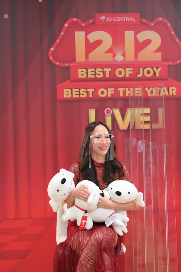 อั้ม พัชราภา LiVE ส่งความจอยครั้งแรก ! กับ JD CENTRAL 12.12 Best of JOY, Best of the Year