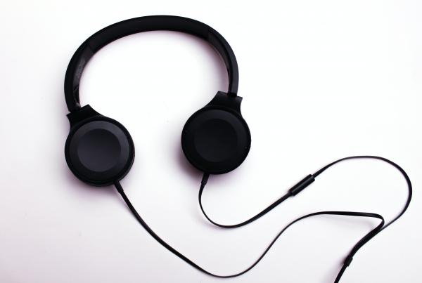 “วิศวกรเสียง สจล.” แนะ 5 เทคนิคเลือกหูฟังถนอมหู 