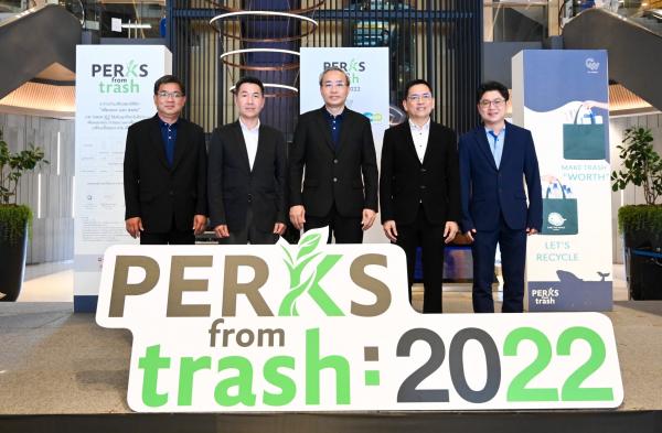 “อาคาร ซีดับเบิ้ลยู ทาวเวอร์” เดินหน้าโครงการ “PERKS FROM TRASH” ชวนผู้เช่าอาคารอนุรักษ์สิ่งแวดล้อม พร้อมทำกิจกรรมคัดแยกขยะลดภาวะโลกร้อน