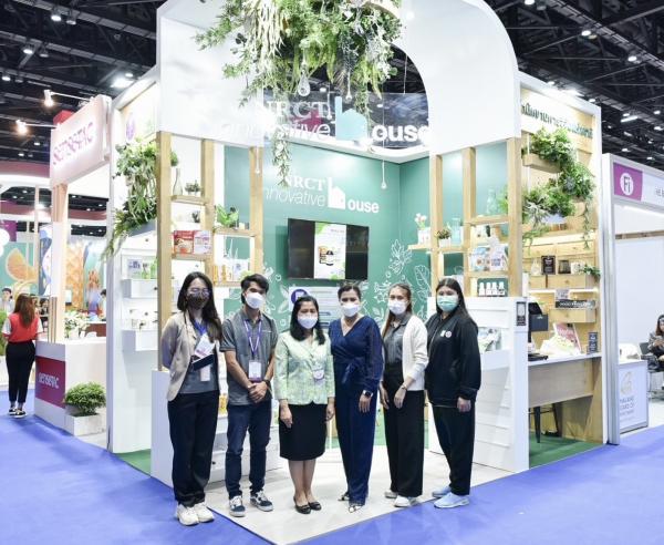 วช.  นำผลิตภัณฑ์จากผลงานวิจัยร่วมโชว์ในงาน Food ingredients Asia 2022