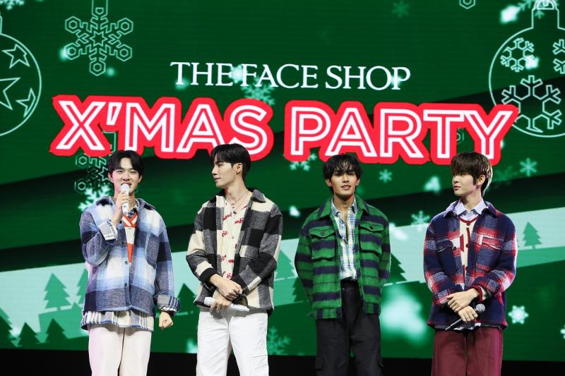  ต้อนรับเทศกาลคริสต์มาสแบบอบอุ่นกับ 4 หนุ่ม “ซี - นุนิว - เน็ต - เจมส์” ในงาน THE FACE SHOP X’MAS PARTY