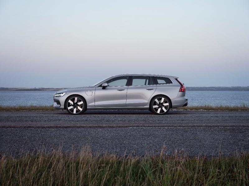 Volvo V60 Recharge Plug-in Hybrid ได้รับเลือกให้เป็น Car of the Year  ประเภทรถแฮทช์แบคเครื่องยนต์ไฮบริดต่ำกว่า 2000 ซีซี