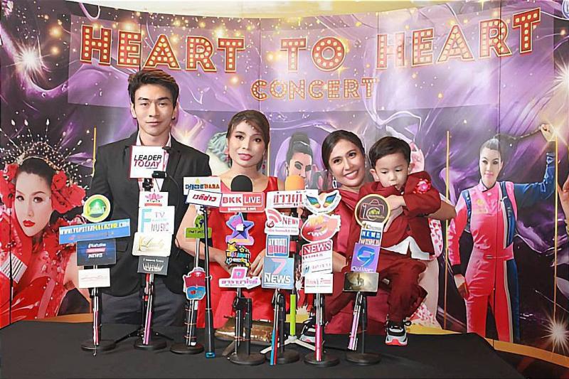 โค้ชเก๋เก๋ ”ธมนันท์ พุ่มกัน”  เดินพรมแดงอย่างยิ่งใหญ่  ใน Bangkok Fashion  Concert  Heart to Heart  ณ Show Dc พระราม 9