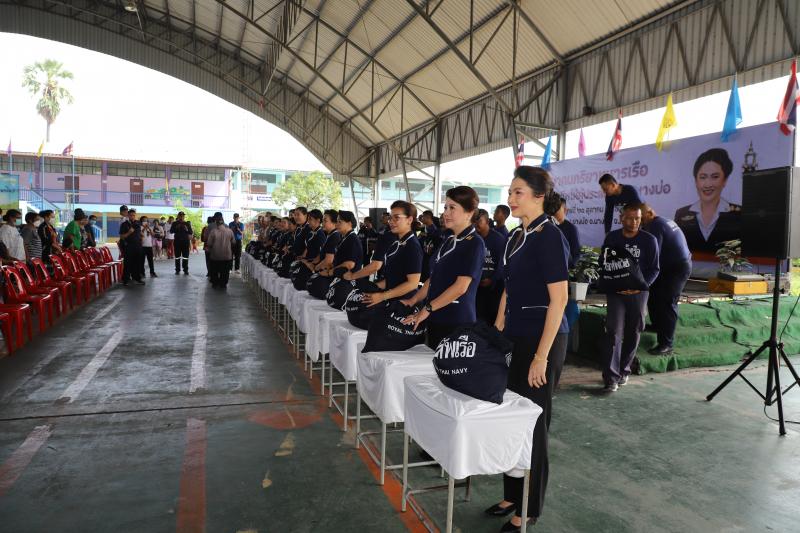 “กองทัพเรือ ร่วมกับสมาคมภริยาทหารเรือ จัดกิจกรรมมอบถุงยังชีพให้กับผู้ประสบอุทกภัยในพื้นที่ อ.บางบ่อ จว.สมุทรปราการ”