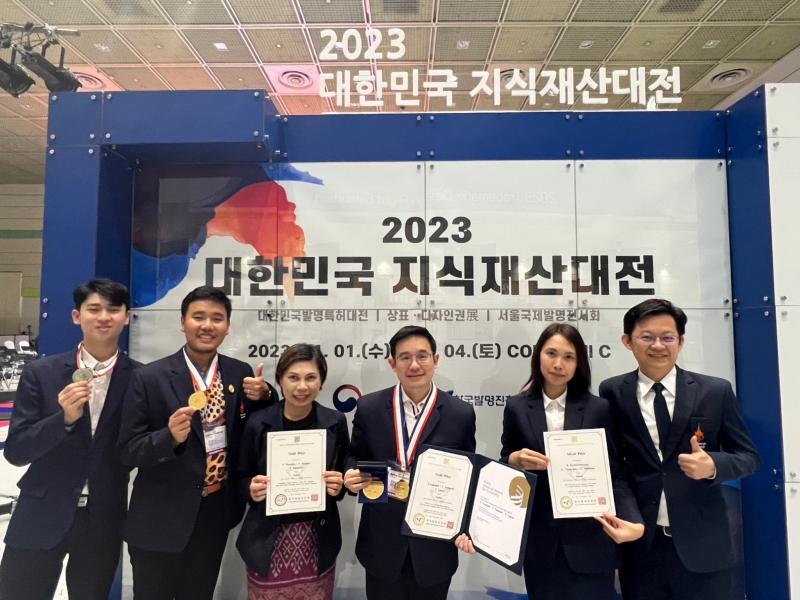 ราชวิทยาลัยจุฬาภรณ์ สร้างชื่อเสียง ได้รับรางวัล WIPO Prize และเหรียญรางวัลจากผลงานวิจัยเชิงนวัตกรรมในการเข้าร่วมแสดงและประกวดสิ่งประดิษฐ์ในเวทีนานาชาติ Seoul International Invention Fair 2023 (SIIF2023) ณ กรุงโซล สาธารณรัฐเกาหลี