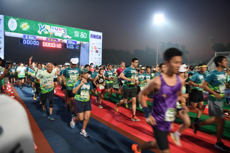 นักวิ่งกว่า 2000 คน ร่วมกิจกรรมKURUN # 3 วิ่งลั่นทุ่ง@บางเขน  เพื่อร่วมสร้างโรงพยาบาลมหาวิทยาลัยเกษตรศาสตร์ 