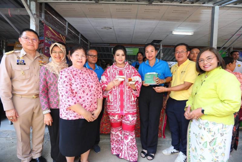 “ศุภมาส” เยี่ยมชมแหล่งเรียนรู้อาหารและขนมพื้นบ้านพังงาฯ ผลงาน วชช.พังงา สร้างรสชาติอาหารพื้นถิ่น “The Taste of Phang nga” จากภูมิปัญญาชุมชนผสานองค์ความรู้จากการวิจัย