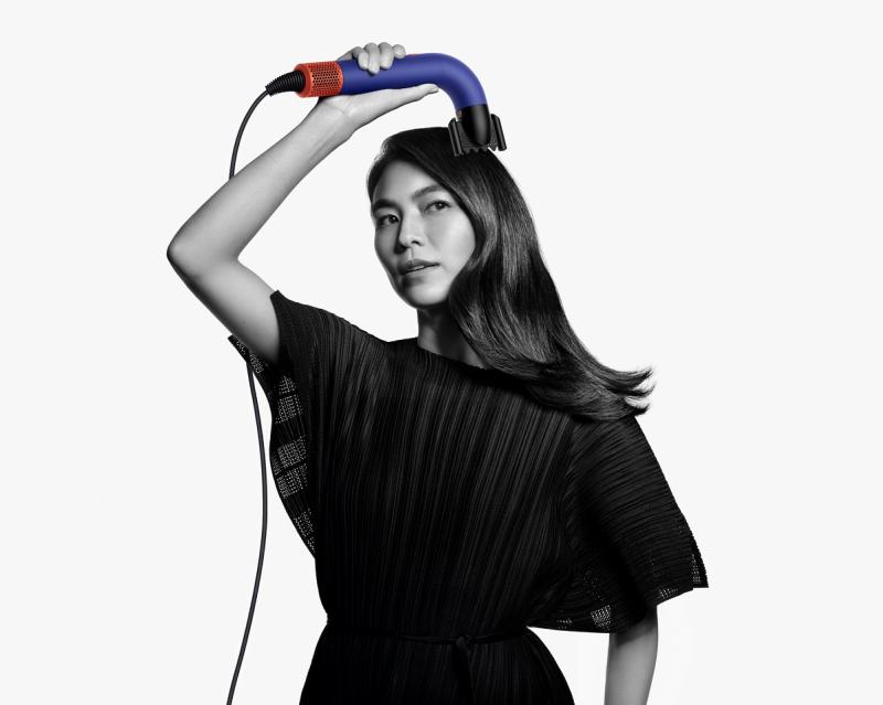 Dyson เปิดตัวเครื่องเป่าผมใหม่สำหรับช่างผมและแฮร์สไตล์ลิสต์ Dyson Supersonic rTM ขนาดเล็ก น้ำหนักเบา แต่คงประสิทธิภาพเรื่องการเป่าแห้งเร็วโดยไม่ทำให้ผมเสีย