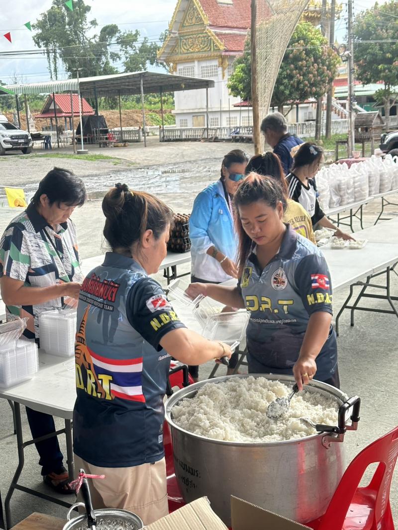 อรพรรณนำทีมถึงสุโขทัย เร่งช่วยเหลือพี่น้องชาวศรีสำโรง อ.สวรรคโลกถูกตัดขาด กษิดิศ x กัน จอมพลังนำทีมเข้าช่วยเหลือ