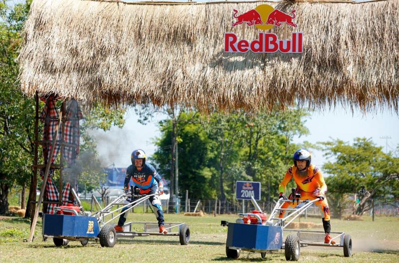 นักแข่ง Red Bull KTM Factory Racing โชว์ฟอร์มซิ่งรถกระแทะ ด้วยความเร็วกว่า 100 กม/ ชม. ก่อนลุยศึก Thailand GP