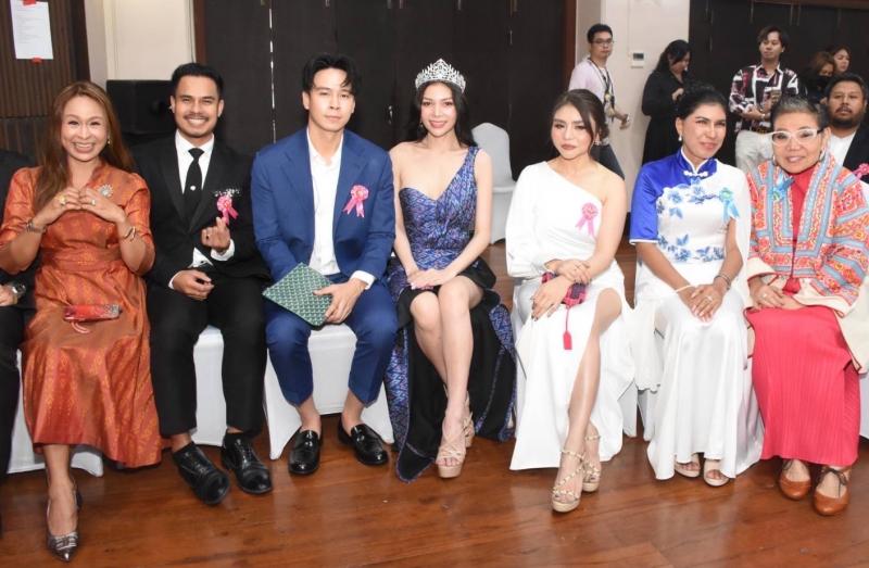 ณ หอประชุมคุรุสภา กระทรวงศึกษาธิการ (ครอบครัวสตรีไทยสากล) ณ หอประชุมคุรุสภา กระทรวงศึกษาธิการ (ครอบครัวสตรีไทยสากล)
