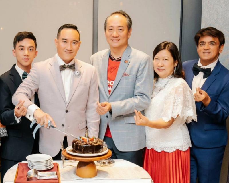 ฉลองวันเกิด ไฮโซ-ชุติพนธ์ นิยมิศร  มีคนดังมาร่วมงานชื่นมื่น  ที่ห้องอาหารไทย  (Market Café by Kao)
