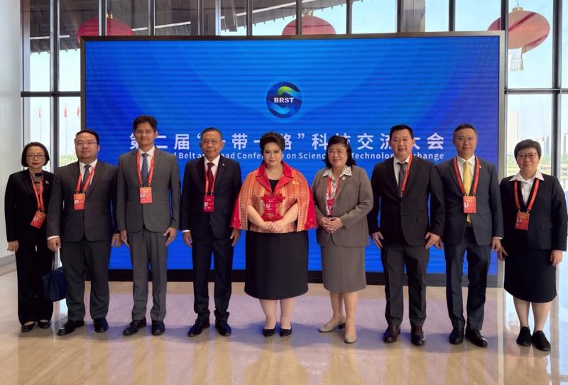รัฐมนตรีกระทรวง อว. กล่าวสุนทรพจน์และเข้าร่วมประชุม BRST ครั้งที่ 2 สร้างเส้นทางสายไหมนวัตกรรมเพื่อการพัฒนาร่วมกันอย่างยั่งยืน ณ Tianfu International Convention Center เมืองเฉิงตู สาธารณรัฐประชาชนจีน รัฐมนตรีกระทรวง อว. กล่าวสุนทรพจน์และเข้าร่วมประชุม BRST ครั้งที่ 2 สร้างเส้นทางสายไหมนวัตกรรมเพื่อการพัฒนาร่วมกันอย่างยั่งยืน ณ Tianfu International Convention Center เมืองเฉิงตู สาธารณรัฐประชาชนจีน