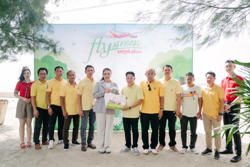 โครงการ “Fly Green” เวียตเจ็ทไทยแลนด์ เก็บขยะได้กว่า 500 กิโลกรัม และปลูกป่าชายเลนกว่า 50000 ต้น ที่จังหวัดเพชรบุรี