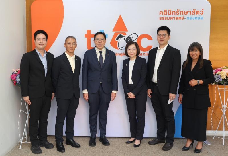 ‘ธรรมศาสตร์’ ผนึก ‘โรงพยาบาลสัตว์ทองหล่อ’ ปักหมุดเปิดคลินิกรักษาสัตว์ต้นแบบครบวงจร ณ ศูนย์รังสิต ยกระดับสุขภาพสัตว์เลี้ยงสู่มาตรฐานสากล พร้อมเจาะตลาดคนรักสัตว์ในกรุงเทพฯ-ปริมณฑล ‘ธรรมศาสตร์’ ผนึก ‘โรงพยาบาลสัตว์ทองหล่อ’ ปักหมุดเปิดคลินิกรักษาสัตว์ต้นแบบครบวงจร ณ ศูนย์รังสิต ยกระดับสุขภาพสัตว์เลี้ยงสู่มาตรฐานสากล พร้อมเจาะตลาดคนรักสัตว์ในกรุงเทพฯ-ปริมณฑล