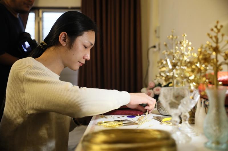 SACIT ส่งเสริมคนรุ่นใหม่ผู้สืบสานงานหัตถศิลป์ไทยจากภูมิปัญญา “เครื่องทองสุโขทัย-ดอกไม้ไหวล้านนา”  ผลักดันทุนทางวัฒนธรรมการขับเคลื่อนเศรษฐกิจสร้างสรรค์ประเทศ