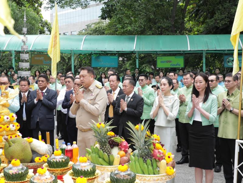 “สุชาติ ชมกลิ่น”  รองนายกรัฐมนตรีและรัฐมนตรีว่าการกระทรวงทรัพยากรธรรมชาติฯ เข้ากระทรวงฯ  วันแรก  ลุยทันที วาง 5 แนวทางขับเคลื่อนงานเพื่อประชาชน ตั้งเป้าเห็นผลใน 4 เดือน