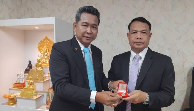 ขอแสดงความยินดี:”นายศักดิ์ปรินทร์ เกษมธนพัฒน์”(คุณโก้) ผู้บริหารนิตยสารชั้นนำระดับ world class ”      Ambassadorworld Magazine “ร่วมแสดงความยินดีกับ “ดร.นิยม ไผ่โสภา” ผู้ตรวจราชการกระทรวงศึกษาธิการ