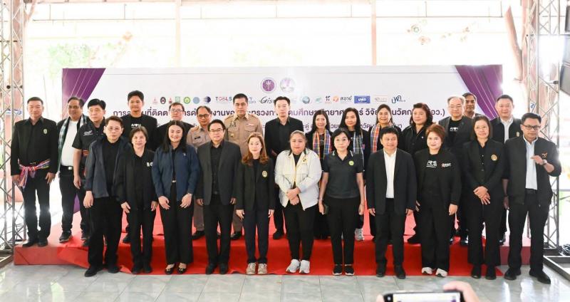 อว.ขับเคลื่อนนโยบาย Quick Win เสริมความเข้มแข็งเศรษฐกิจราก ณ จังหวัดนครราชสีมา โดย วช. นำนวัตกรรมโคขุนครบวงจร และการใช้ประโยชน์จากวัสดุเหลือใช้ทางการเกษตรเพื่อลดPM2.5 ในพื้นที่จ.นครราชสีมา ร่วมนำเสนอ