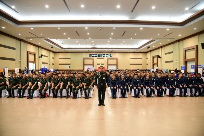 วันนัดพบแรงงานทหารและประชาชน