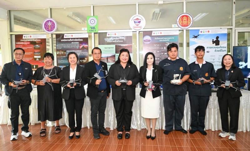 วช.ขยายโอกาสการเรียนรู้ เสริมทักษะเยาวชนด้วยปัญญาประดิษฐ์ เปิดศูนย์การเรียนรู้โดรนเพื่อการท่องเที่ยว ณ วิทยาลัยการอาชีพโพธิ์ทอง จังหวัดอ่างทอง