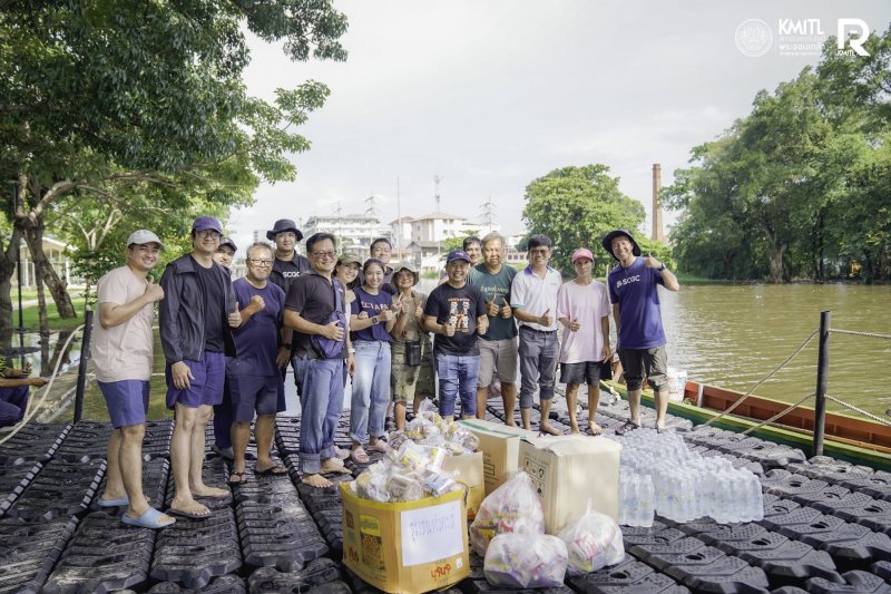สจล. ร่วมกับ เอสซีจี เคมิคอลส์ นำนวัตกรรม “ทุ่นลอยน้ำคุณภาพสูง” ประยุกต์เป็นแพกู้ภัย เพื่อให้ความช่วยเหลือและเข้าถึงผู้ประสบอุทกภัยชุมชนริมคลองประเวศบุรีรมย์